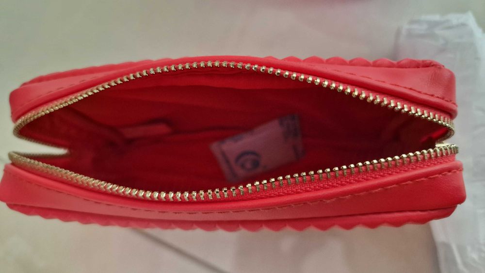 Valentino – Оригинален несесер! Нов!