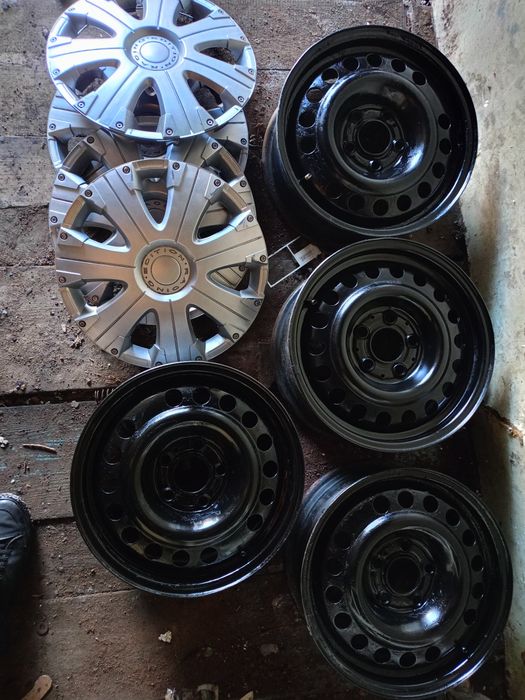 Продам диски с колпаками на 15