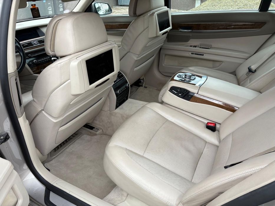 Vand urgent BMW Seria 7 (pret valabil pt cash)