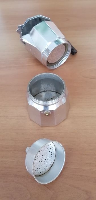 Продам гейзерная кофеварка