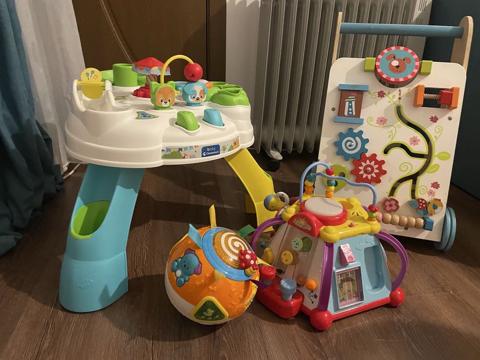 Jucarii interactive bebelus 0-1 an