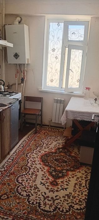 2 комнатная квартира. Чирчик Октябрь. Возле клини Дилчехра