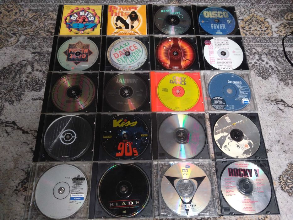 Продавам денс дискове