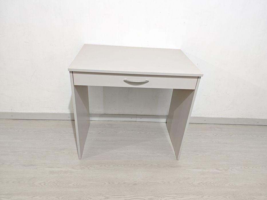 Столы Письменные для взрослых и школьников.