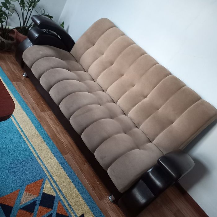 Диван с двумя креслами