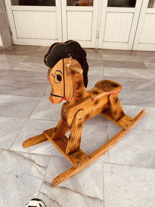 Дървено люлеещо конче – ръчна изработка, донесено от Швеция