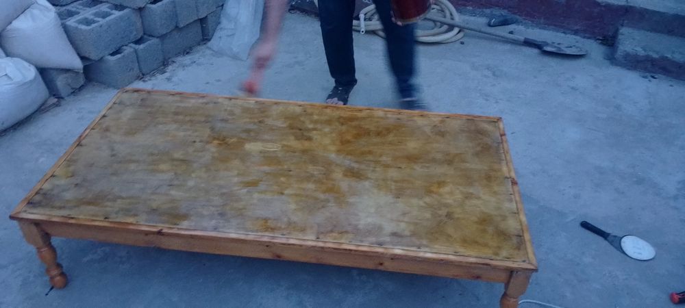 Выносим на лабо мусор и красим лаком тахта проверено мамами