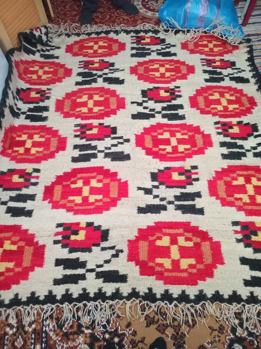 Cuverturi țesute manual