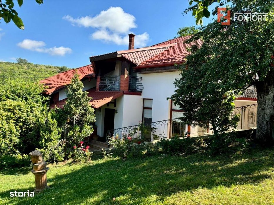 Casa individuala cu 5 camere si teren de 1 hectar - Ghioroc - Arad