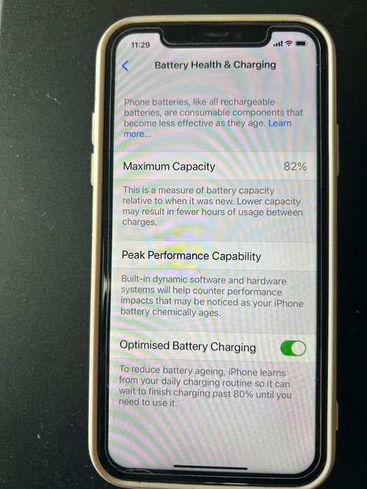 iPhone 11 128 GB бял