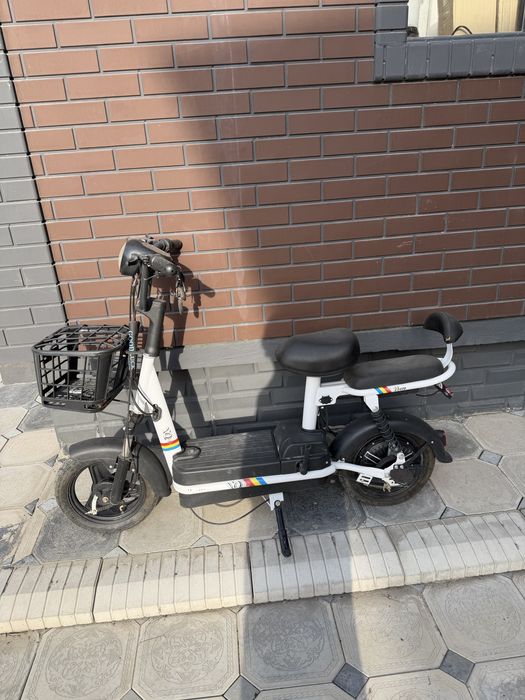 Мопед, машина , велосипед