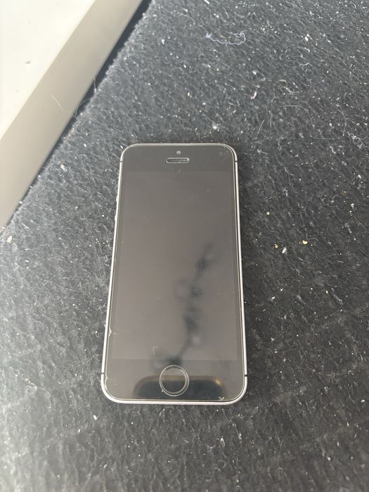 Iphone SE перфектен пълен комплект