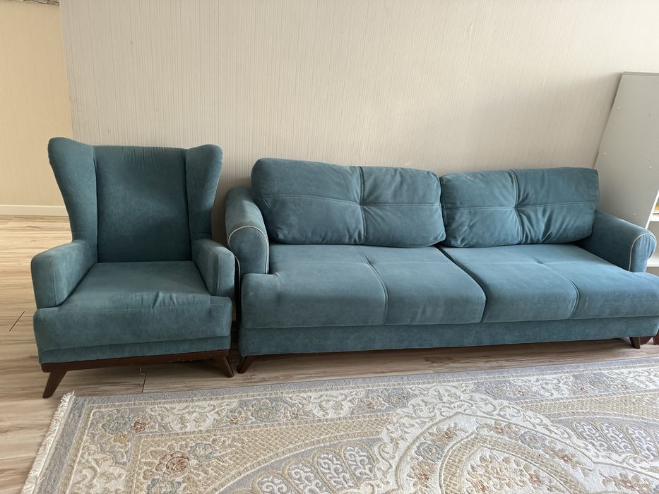 Диван с кресломен