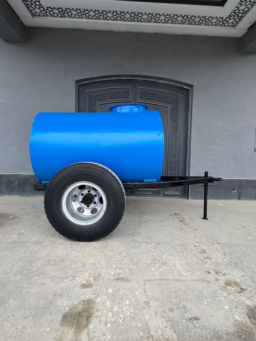 Цистерна 3,2 т. Емкость сотилади.