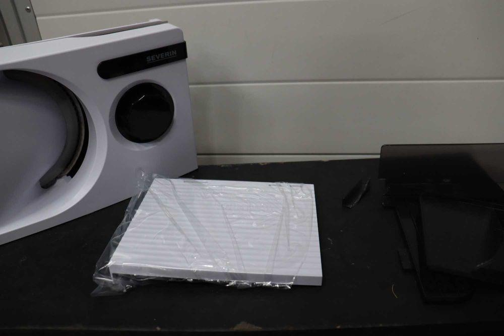 SEVERIN AS 3912 Компактна универсална машина за рязане, лек ДЕФЕКТ