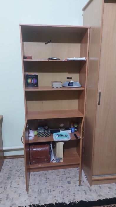 Продаётся книжный шкаф