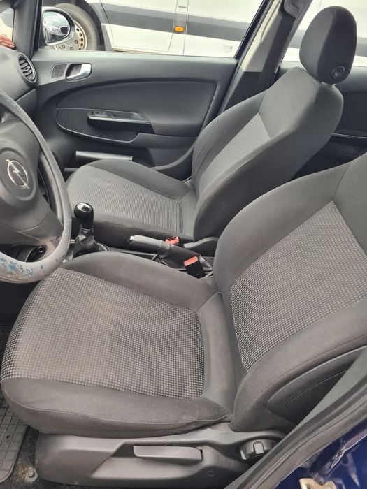 i am selling opel corsa 1.2 benzina