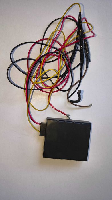 Продавам GPS tracker Teltonika FMB120