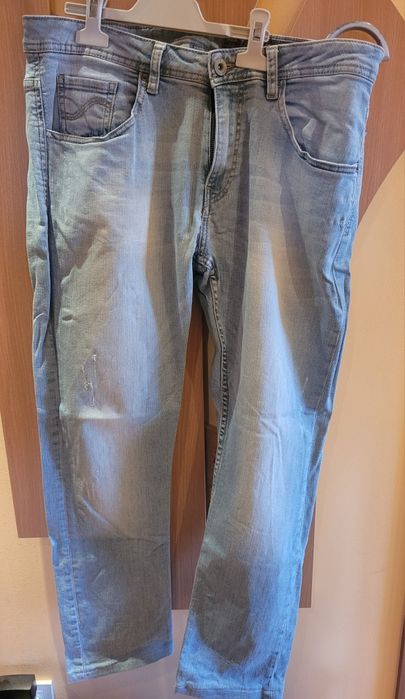 Продавам мъжки дънки