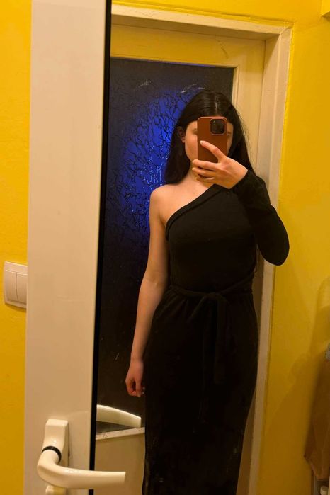 Черна рокля от Zara