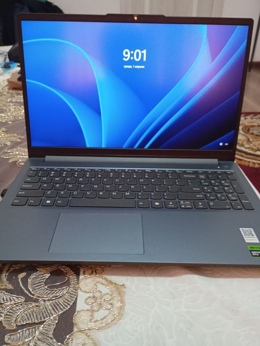 Ноутбук Леново сотилади.