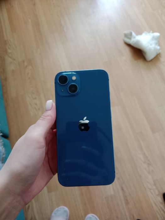 Продаю Iphone 13
