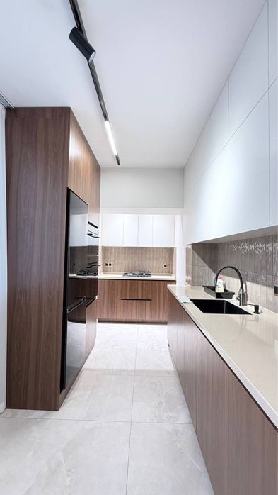 Срочно продается 4х комнатная квартира /новый ремонт / м.Космонавты /