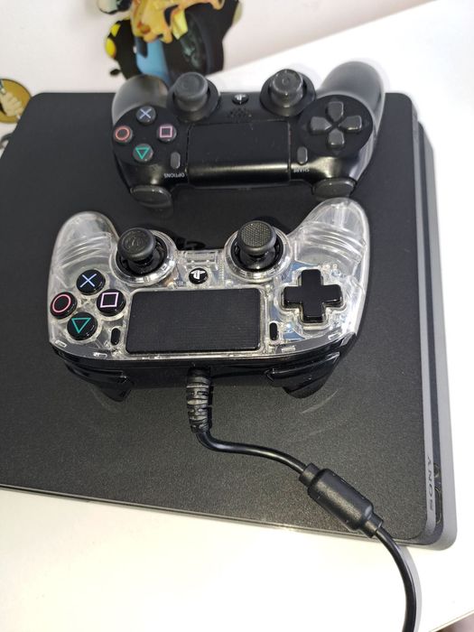 Продавам Плейстейшън 4