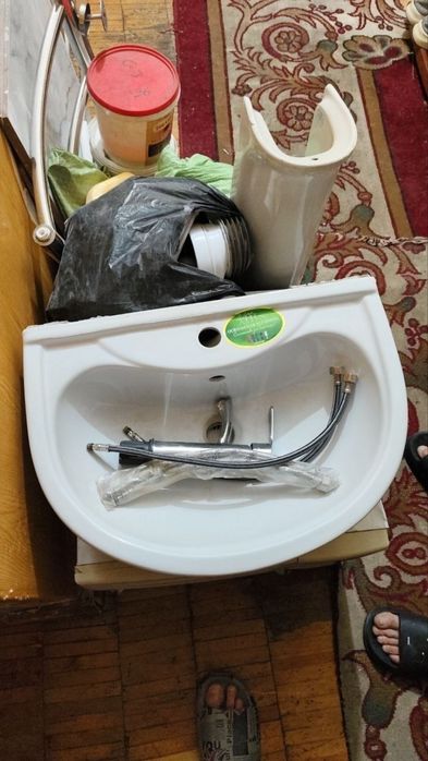 Продам унитаз, ванну и тюльпан