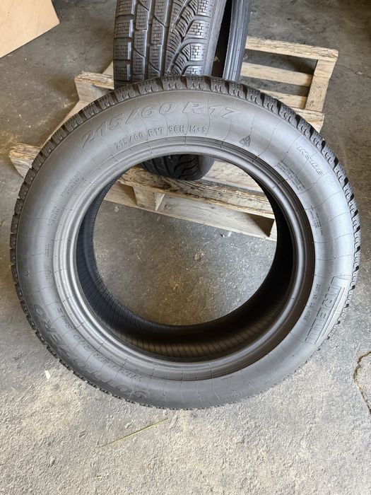 2 anvelope iarna 215/60/17 Hankook!