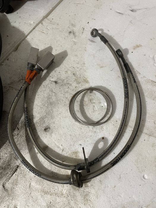 Предни четири бутални спирачни апарати Brembo