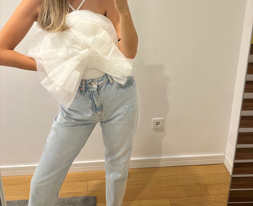 Боди бяло с акцент отпред