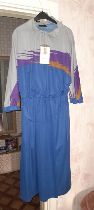 Продам новое женское платье.