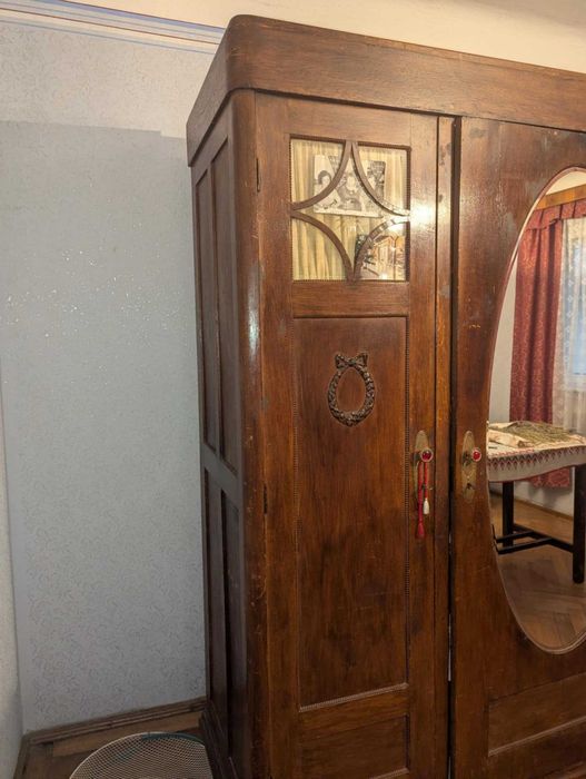 Dulap Art Deco interbelic lemn masiv si cristal, termen 7 zile maxim