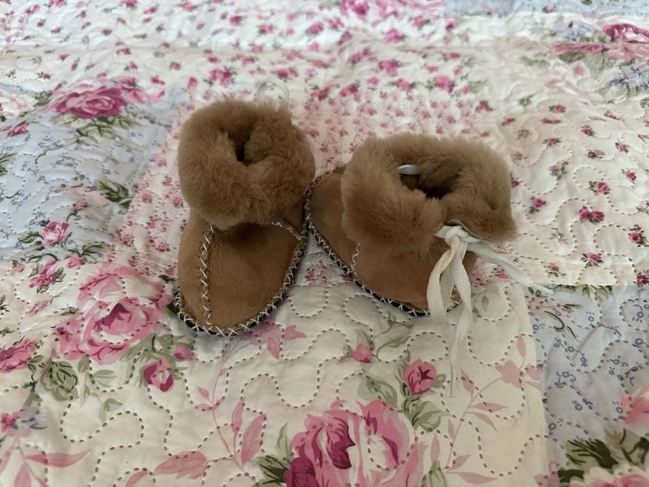 Бебешки топлинки от естествена кожа