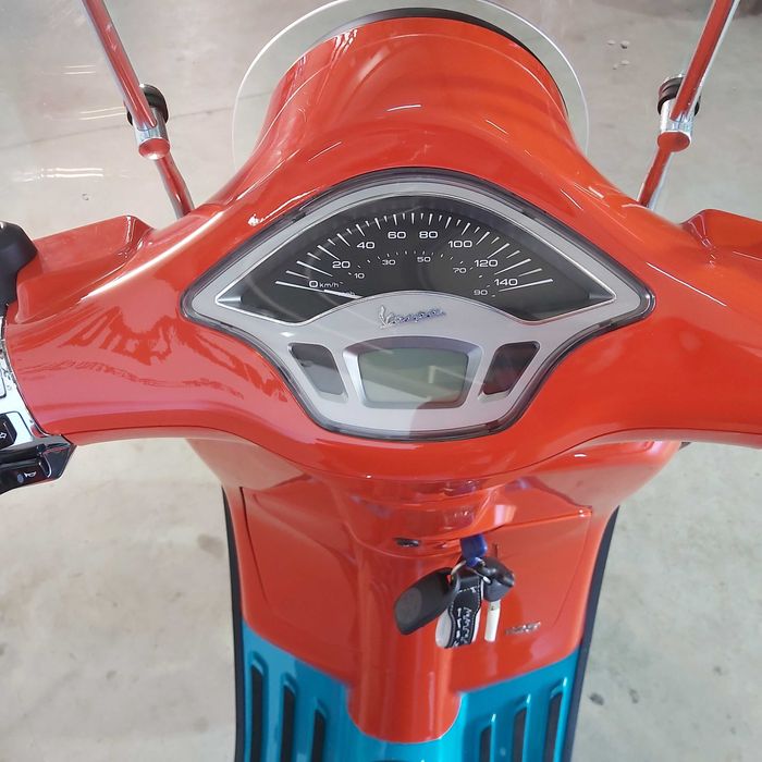 Scuter Piaggio Vespa ABS 125cc | P44736 | motomus.ro