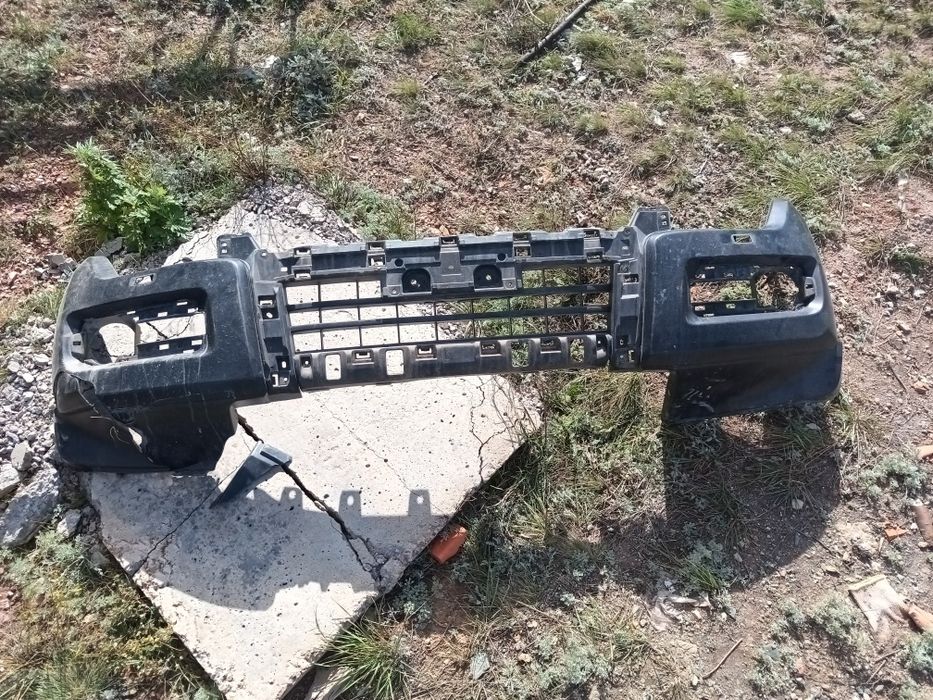 Продам передний бампер Pajerо 4