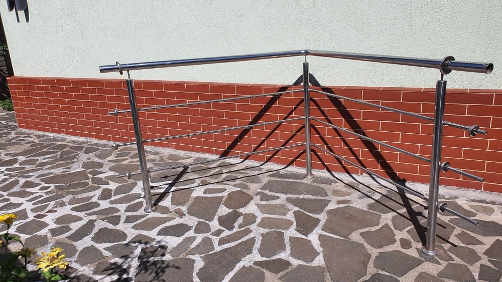 Balustrada in forma de L dimensiunea de 133 cm lungime pe 133 cm lungime si inaltime de 90 cm