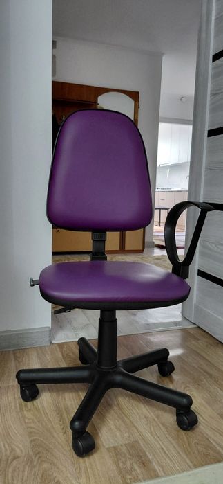 Продается офисное кресло.