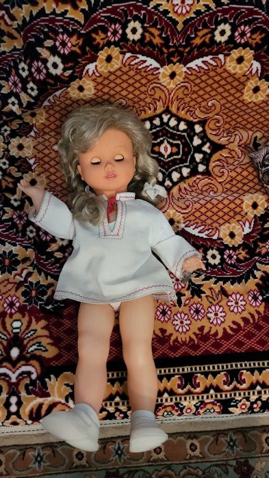 Papusa veche de vanzare