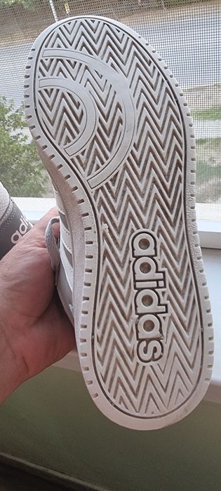 Маратонки ADIDAS номер 38 като нови.