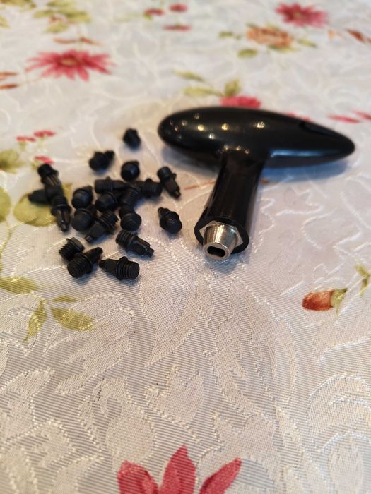 Ключ и цинтове Nike за лекоатлетически обувки (шпайкове)