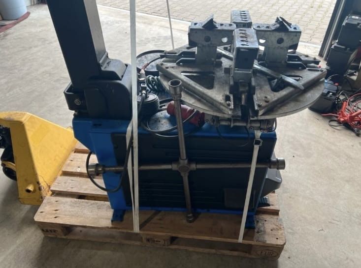 Mașină de dejantat Hofmann Monty 2300 cu adaptor biciclete