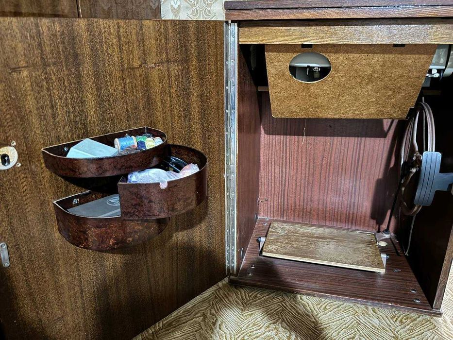 Швейная машинка Чайка-3