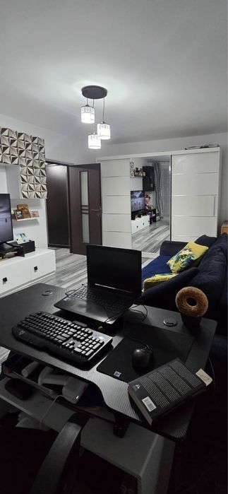 Vand apartament  - centru Pascani