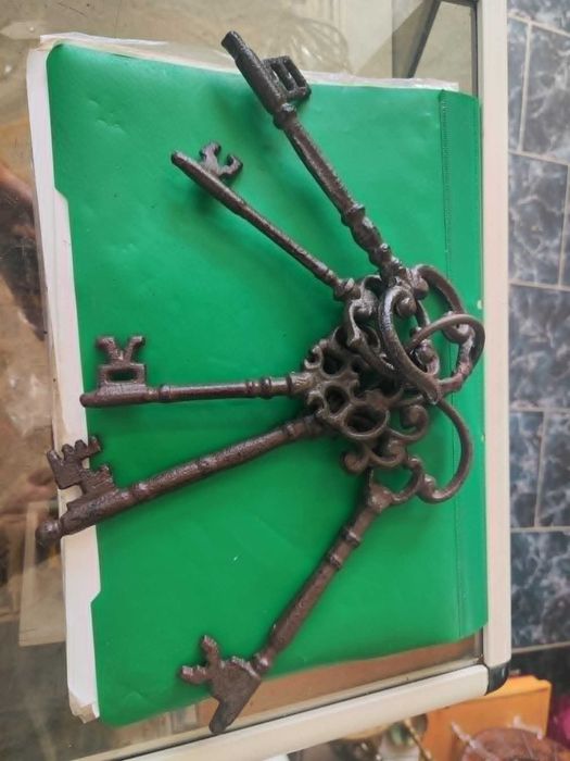 Лот железни ключове пет броя