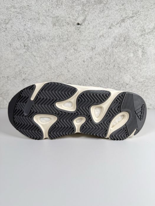 Yeezy Boost 700 Analog