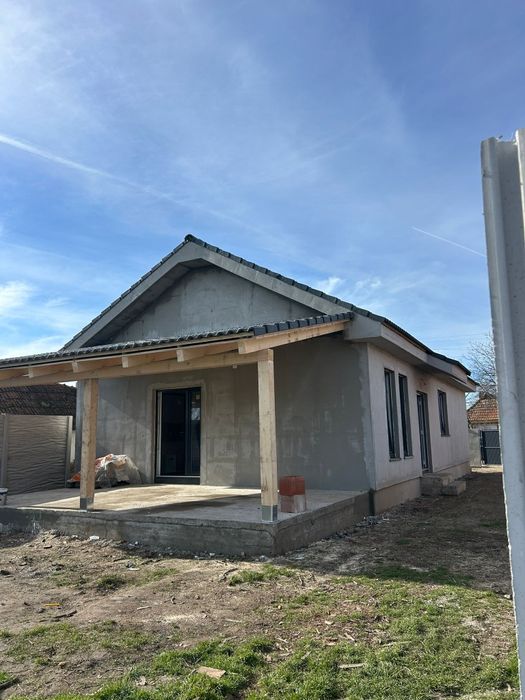 Vand casa in loc.Livada de Bihor