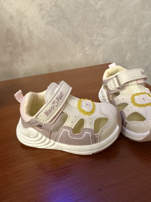 Ботинки / сандалии для девочки 19 р.