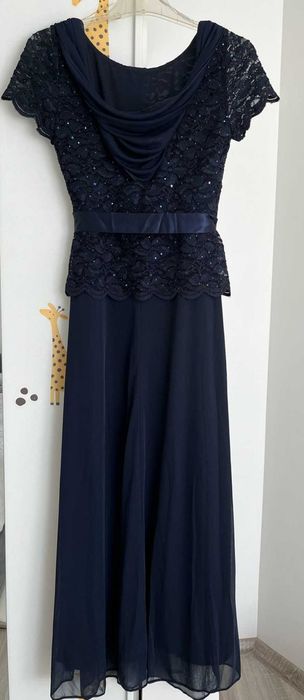 Дълга официална рокля в тъмно син цвят